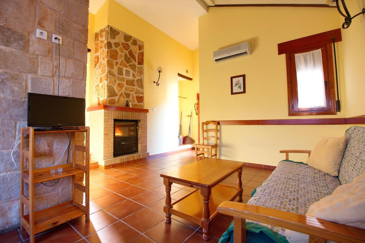 Aventura & Relax Cabanas Pena La Higuera บีญัลบา เด ลาเซียร์รา ภายนอก รูปภาพ